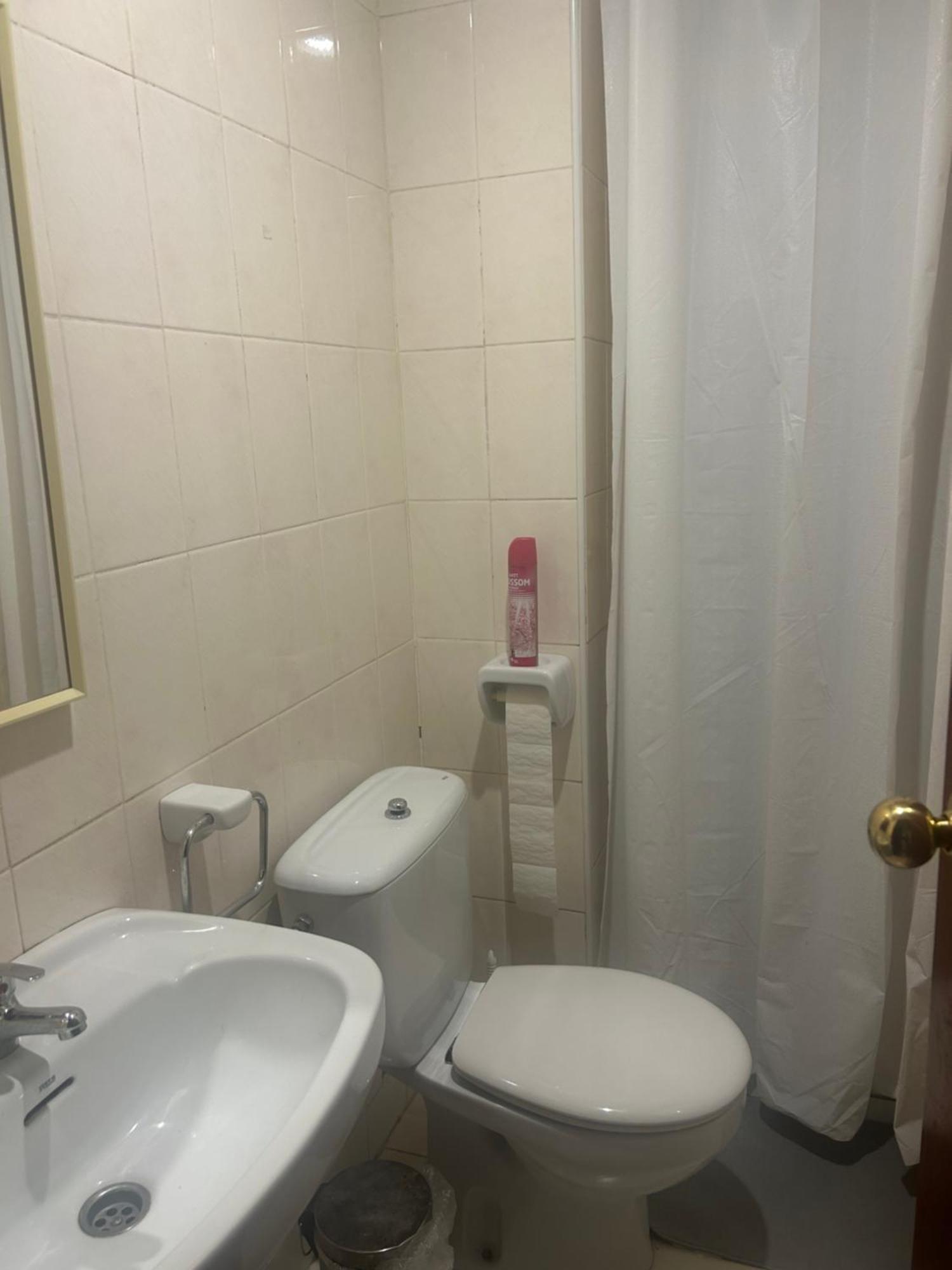 Appartamento Habitacion Doble En Figueres Figueres  Esterno foto